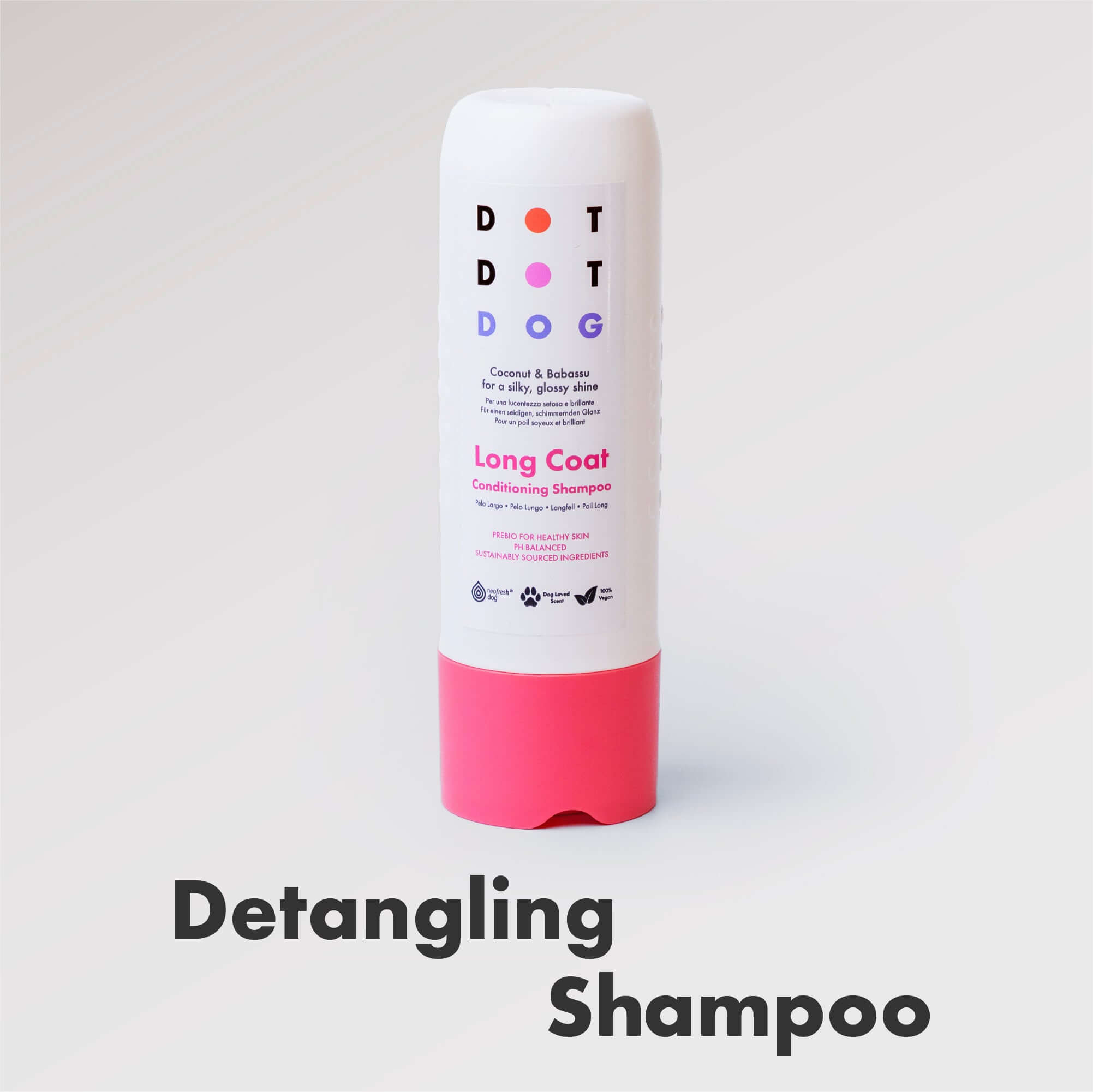 Detangling dog shampoo helps to remove knots and tangles from the coat